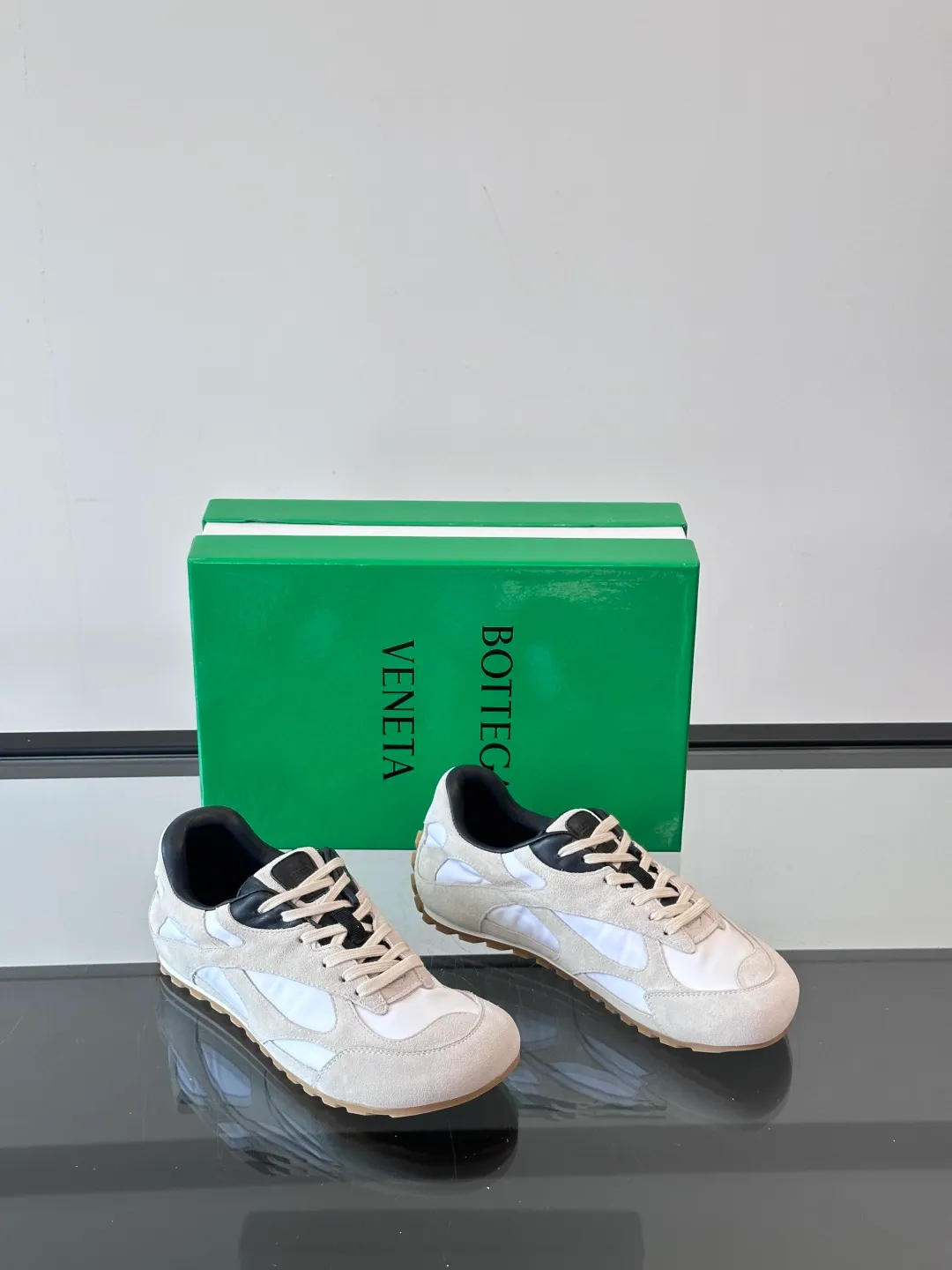 p600 "Bv" new orbit👫 casual sneakers for couples, the retro style of the millennium is so handsome, a super cool fashion item, the most important thing is that it feels incomparably comfortable on the feet, and the design style is also perfect. It will definitely be the one you wear most in daily life, original development, high quality presentation! Size: 35-45 (men’s size 38.45 customized)